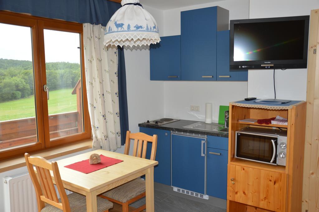 Biobauernhof Wolf-Hof Apartment Pressbaum Room photo