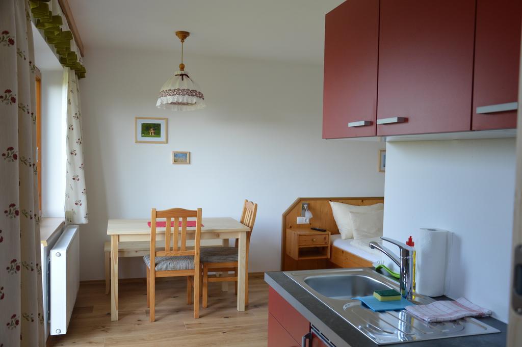 Biobauernhof Wolf-Hof Apartment Pressbaum Room photo